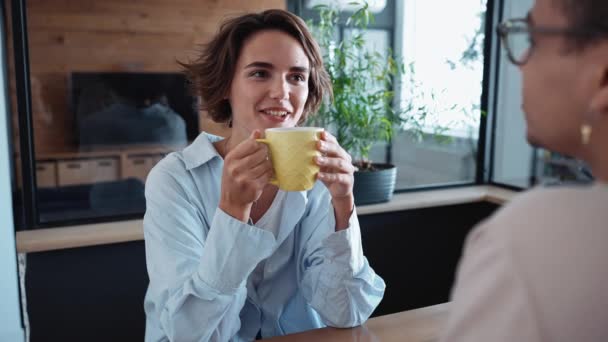 Funny Brunette Woman Drinking Tea Talking Work Her Worker Office — Video