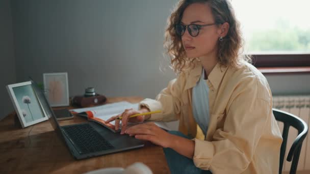 Side View Curly Haired Confident Woman Studying Books Laptop Table — Stok video