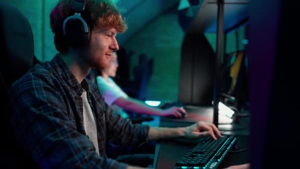 Friendly Ginger Man Gamer Headphones Playing Rpg Video Game Championship — Vídeos de Stock