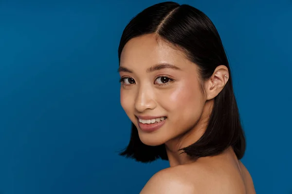 Portret Van Jonge Mooie Aantrekkelijke Glimlachende Aziatische Vrouw Kijken Naar — Stockfoto