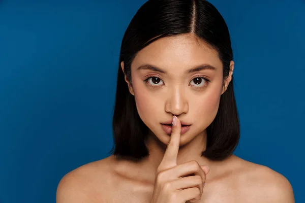 Jonge Mooie Aziatische Vrouw Tonen Stilte Gebaar Met Vinger Lippen — Stockfoto