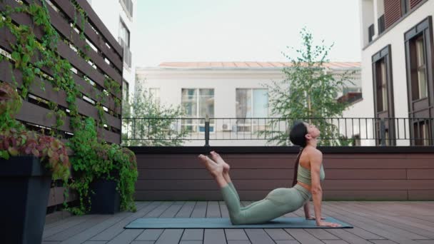 Side View Brunette Woman Doing Stretching Yoga Exercises Yoga Mat — Αρχείο Βίντεο