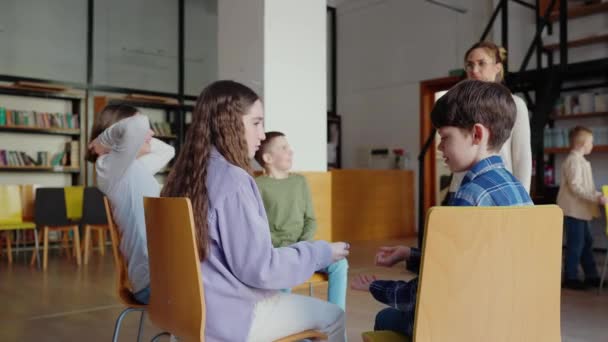 Children Play Rock Paper Scissors Class Teacher Sitting Circle Chairs — Stock Video