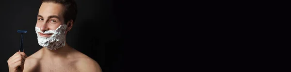 Портрет Середнього Віку Брюнетка Сорочки Чоловік Голиться Бритвою Обличчя Над — стокове фото