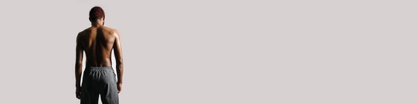 Чорна Сорочка Спортсменка Шортах Позує Камеру Ізольовано Білому Тлі — стокове фото
