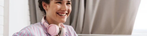 Portrait Happy Woman Headphones Her Neck Looking Away While Sitting — Stock Photo, Image