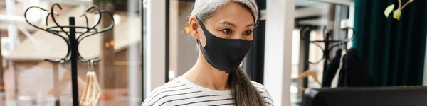 Mature Waitress Woman Wearing Face Mask Standing Her Workplace Cafe — Stock Photo, Image
