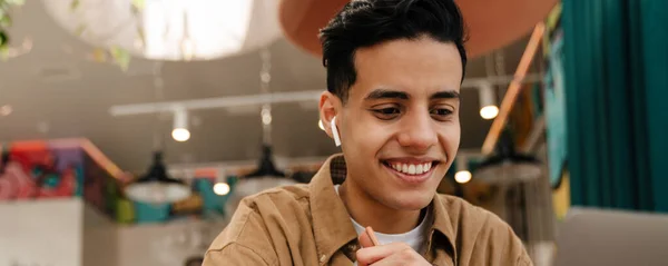 Young Smiling Hispanic Man Student Sitting Cafe Table Laptop Computer — Stock Photo, Image