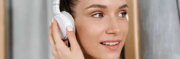 White Brunette Woman Listening Music Headphones Home — Stock Photo, Image