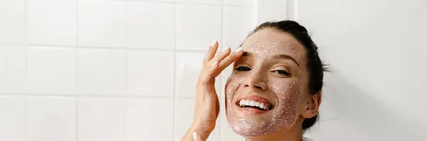 Young Smiling Young White Woman Beauty Blogger Bahtrobe Making Video — Stock Photo, Image