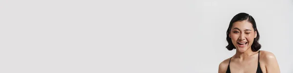 Брюнетка Азіатка Купальнику Посміхається Підморгує Камеру Ізольовано Білому Тлі — стокове фото