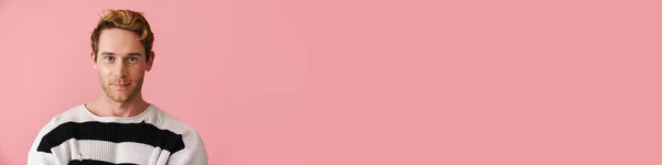 Gelukkig Mid Leeftijd Blond Gay Man Zonnebril Staande Roze Achtergrond — Stockfoto