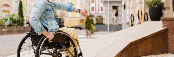 Brunette Woman Gesturing While Sitting Wheelchair Ramp City Street — Stock Photo, Image