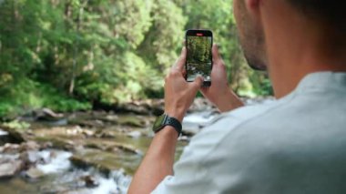 Ormandaki Dağ Nehri 'nin cep telefonuyla çekilmiş videosu.