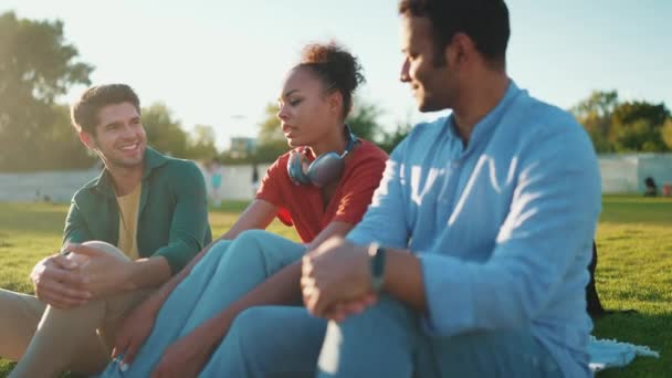 Sunny Multiracial Students Talking While Sitting Blanket Grass Outdoors — Stock Video