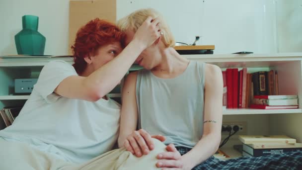 Cute Young Gay Couple Love Dyed Hair Talking Floor Indoors — Stock Video