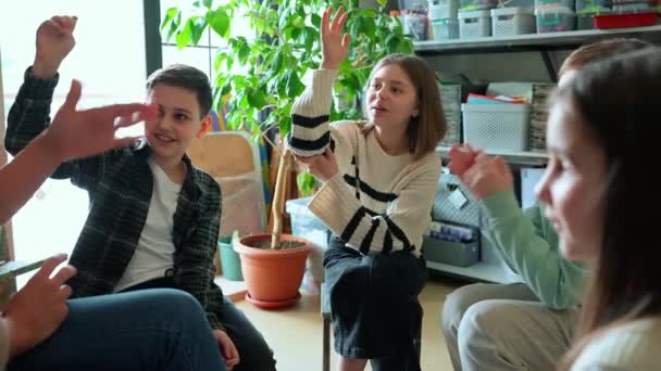 Positive Children Raising Hands Respond Lessons Art School — Stock Video
