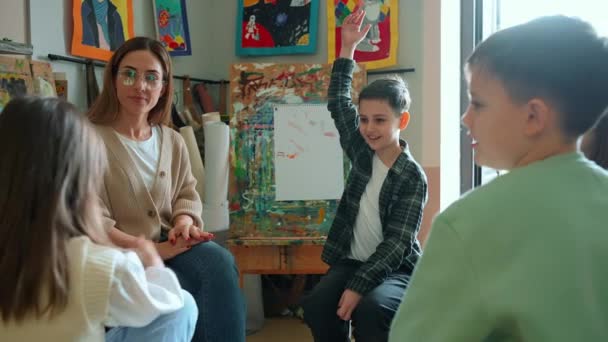 Cheerful Children Raising Hands Respond Lessons Teacher Art School — Stock Video