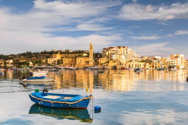 Malta 'daki Marsaskala marinasında balıkçı tekneleri.