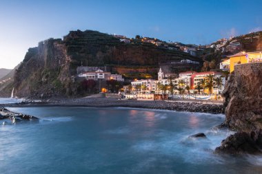 Ponta do Sol, Madeira, Portekiz 'in mavi saat manzarası