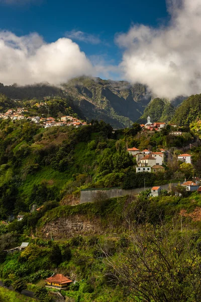 Paesaggio Madeira Con Verdi Colline Montagne Villaggio Ribeiro Frio Natura — Foto Stock