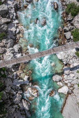 Soca Vadisi, Slovenya 'daki Soca Nehri. Hava aracı görünümü