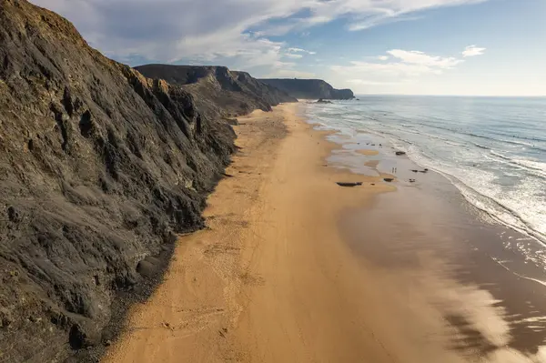 Песчаный Пляж Драматические Скалы Побережье Атлантического Океана Португалии Воздушный Беспилотник — стоковое фото