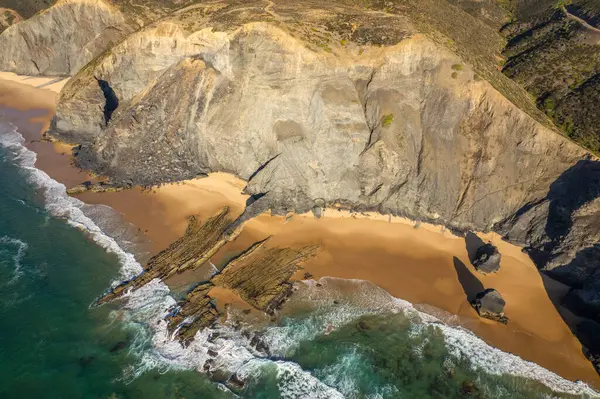 Атлантический Океан Волны Береговой Линии Песчаный Пляж Драматические Скалы Португалии — стоковое фото