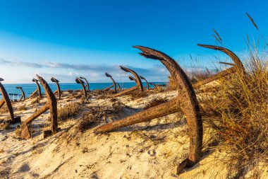 Santa Luzia Anchor Mezarlığı, Portekiz. Praia do Barril plajının kum tepeleri, Algarve