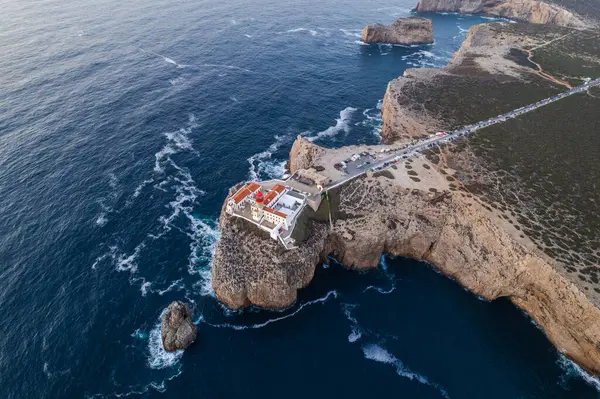 Saint Vincent Burnu ve Deniz feneri, Portekiz. Gün batımında hava aracı görüntüsü