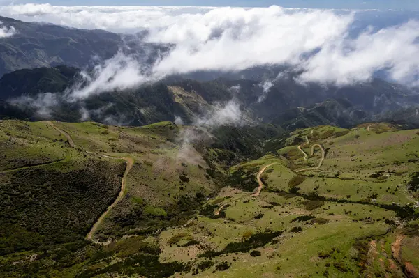 Montanhas Madeira Picos Nuvens — Fotografia de Stock