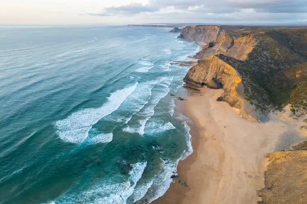 Pôr Sol Sobre Incrível Praia Cordoama Portugal Vista Aérea Drones Fotos De Bancos De Imagens