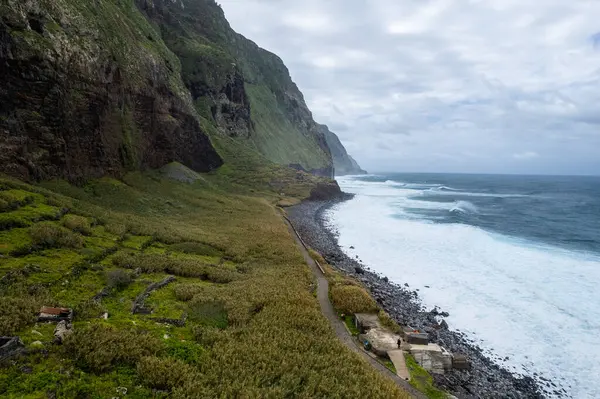 Achadas Cruz Madeira Portugal Das Kleine Küstendorf Mit Der Steilsten lizenzfreie Stockfotos