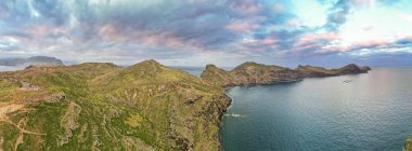 Ponta de Sao Lourenco, Madeira Adası, Portekiz. Gün batımında hava aracı görüntüsü