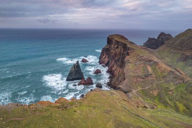 Ponta de Sao Lourenco, Madeira Adası, Portekiz. Gün batımında hava aracı görüntüsü