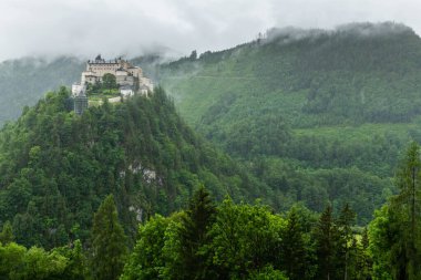 Büyüleyici Hohenwerfen Şatosu: Avusturya 'nın Tarihi Tarihi Tarihi Simgesi