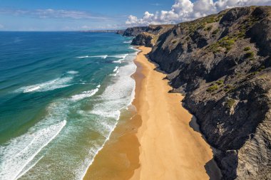 Drone Portekiz, Algarve 'deki Görkemli Cordoama Sahilini Yakalıyor