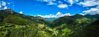 Zgornje Jezersko 'nun Slovenya' daki Alp manzarası nefes kesici