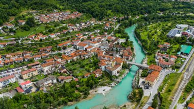 Slovenya 'nın Yaz Güneşi' nde Kal na Soci Mimarisinin İHA Ele Geçirilmesi