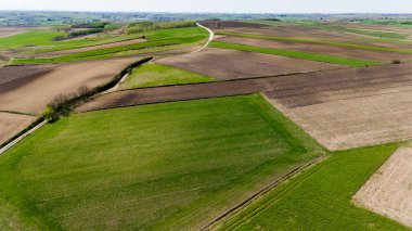 Kırsal tarım alanlarının tam renkli insansız hava aracı görüntüleri