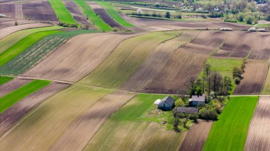 Manzaralı tarım arazilerinin drone görüntüsü