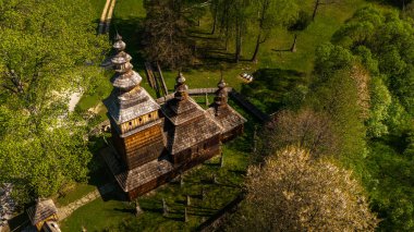 Saint Cosmas Ortodoks Kilisesi ve Kotan, Polonya 'daki Saint Damian' ın insansız hava aracı görüntüsü