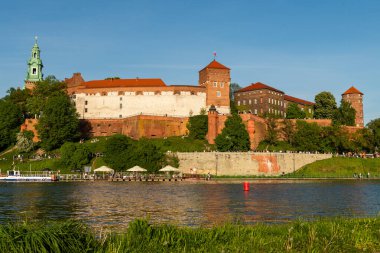 Polonya, Cracow 'daki Wawel Kalesi ve Vistula Nehri.