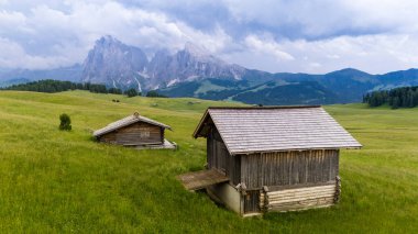 Alpe di Siusi 'nin Hava Görüntüsü, Dolomitler, İtalya Gün Doğumu.