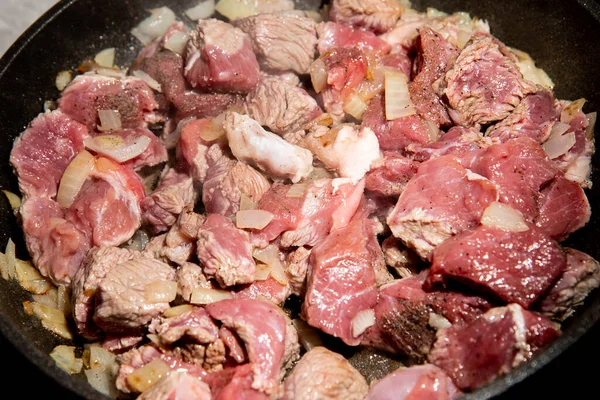 Carne Fresca Picada Cruda Cebolla Una Sartén — Foto de Stock