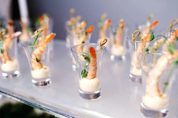 Lot Shrimp White Sauce Shot Glasses — Fotografia de Stock