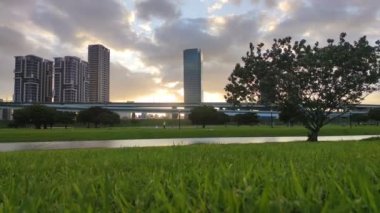 Yeni Taipei Şehri, Tayvan, 24 OKT, 2022: New Taipei Şehri Metropolitan Park gün batımı, Tayvan)