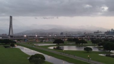 Yeni Taipei Şehri, Tayvan, 24 OKT, 2022: New Taipei Şehri Metropolitan Park gün batımı, Tayvan)