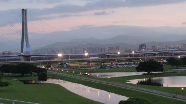 Yeni Taipei Şehri, Tayvan, 24 OKT, 2022: New Taipei Şehri Metropolitan Park gün batımı, Tayvan)