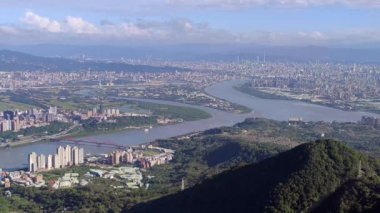 Tamsui, Tayvan 'ın New Taipei şehrinde yer alan bir şehirdir.